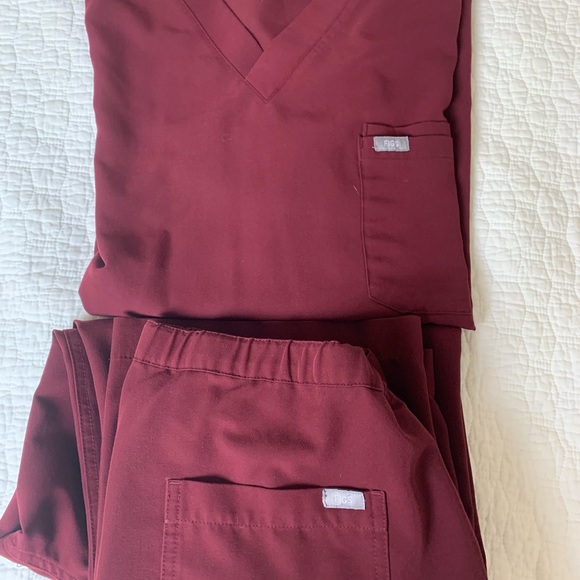 FIGS brand scrub sets - Picture 4 of 7